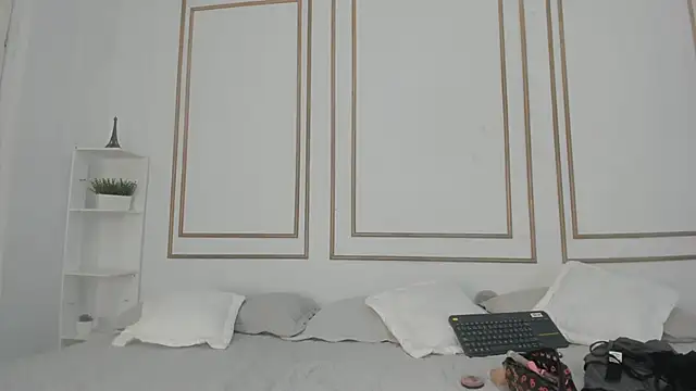 Snapshot of natalia_aguirre1 chatting on 02.18.25 natalia aguirre1 online show from 02.18.25