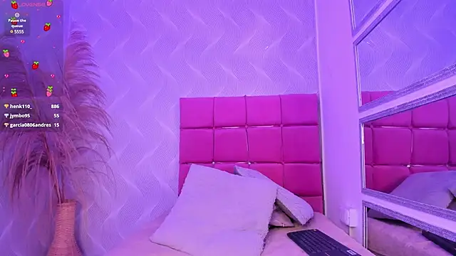 Snapshot of natalia_aguirre1 chatting on 02.27.25 natalia aguirre1 online show from 02.27.25