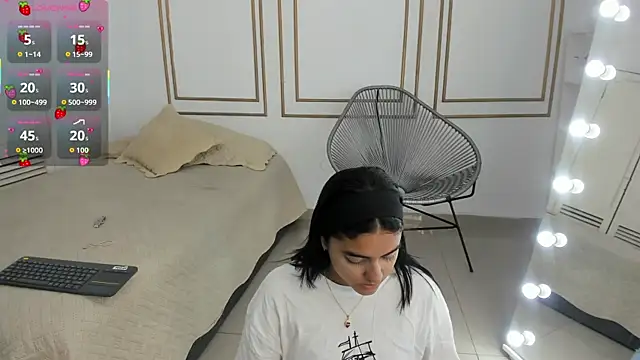 Snapshot of natalia_aguirre1 chatting on 09.21.25 natalia aguirre1 online show from 09.21.25