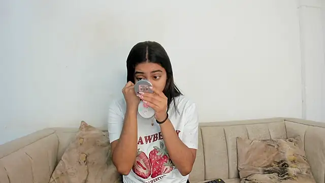 Snapshot of natalia_aguirre1 chatting on 10.30.25 natalia aguirre1 online show from 10.30.25