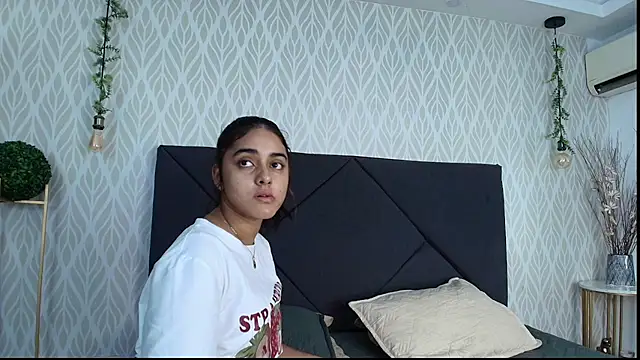 Snapshot of natalia_aguirre1 chatting on 11.13.25 natalia aguirre1 online show from 11.13.25