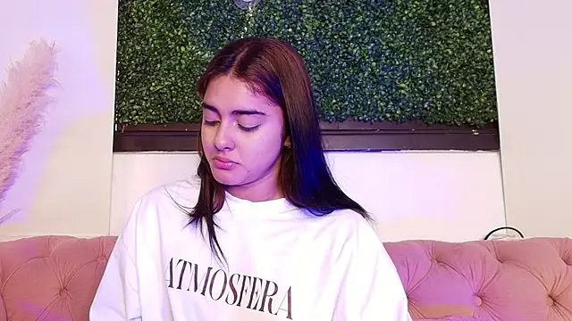 Snapshot of natalia_aguirre1 chatting on 02.27.26 natalia aguirre1 online show from 02.27.26