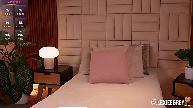 lexiee grey  online show from 06.26.26