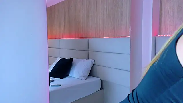 Snapshot of ValeSwift chatting on 09.13.25 ValeSwift online show from 09.13.25