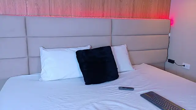 Snapshot of ValeSwift chatting on 10.03.25 ValeSwift online show from 10.03.25