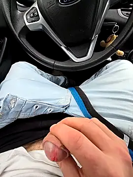 Titanhoott online show from 11.08.25