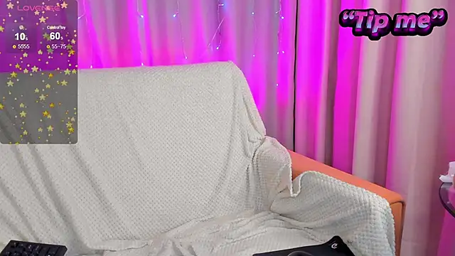 Snapshot of Lesi_Moonie01 chatting on 02.10.25 Lesi Moonie01 online show from 02.10.25