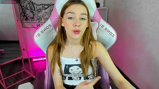 Snapshot of Lesi_Moonie01 chatting on 03.22.25 Lesi Moonie01 online show from 03.22.25