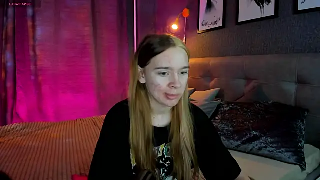 Snapshot of Lesi_Moonie01 chatting on 09.21.25 Lesi Moonie01 online show from 09.21.25