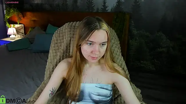 Snapshot of Lesi_Moonie01 chatting on 10.06.25 Lesi Moonie01 online show from 10.06.25