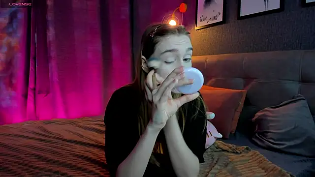 Snapshot of Lesi_Moonie01 chatting on 11.09.25 Lesi Moonie01 online show from 11.09.25