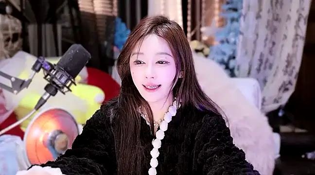 Missy Nana21 online show from 02.13.25