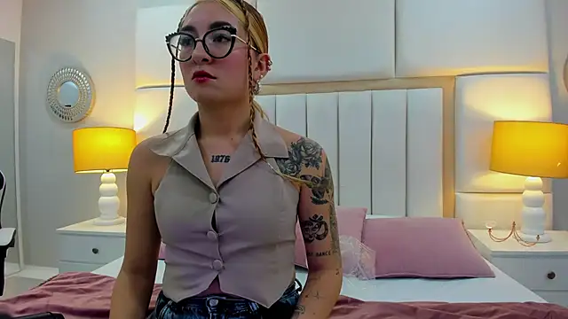 AmbarSantany online show from 02.21.25