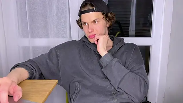 alyx garden online show from 04.14.26