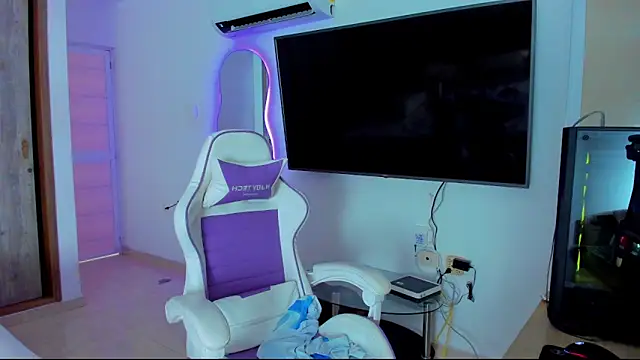 Snapshot of kittyandrick chatting on 11.13.25 kittyandrick online show from 11.13.25