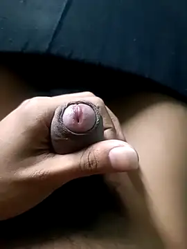 Snapshot of AloneDick chatting on 12.22.25 AloneDick online show from 12.22.25