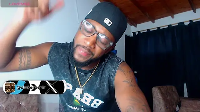 Snapshot of Drake_Nassir4 chatting on 07.11.26 Drake Nassir4 online show from 07.11.26