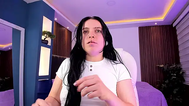 Lucy Smith2 online show from 01.29.25