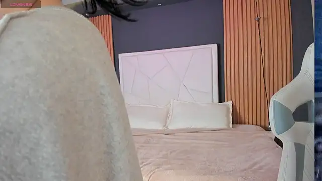 Lucy Smith2 online show from 09.24.25