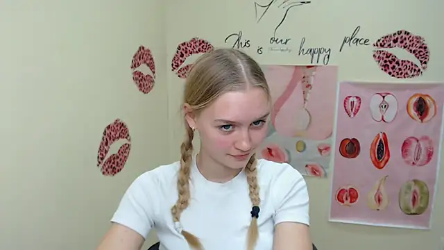 Snapshot of MademoiselleCl chatting on 12.04.24 MademoiselleCl online show from 12.04.24