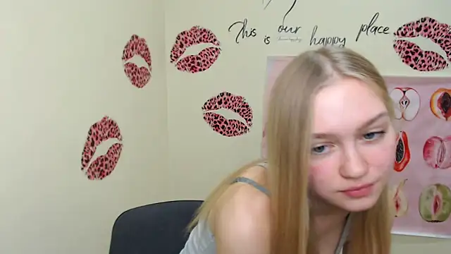 Snapshot of MademoiselleCl chatting on 12.11.24 MademoiselleCl online show from 12.11.24