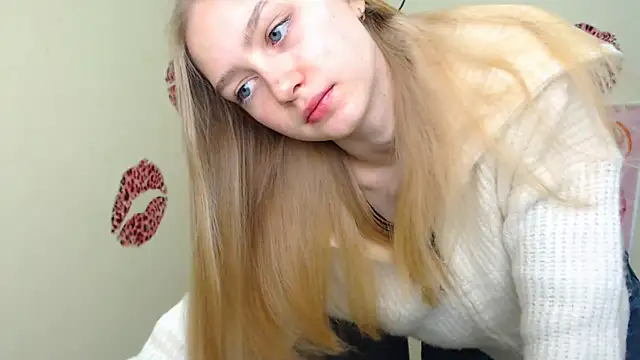 Snapshot of MademoiselleCl chatting on 12.18.24 MademoiselleCl online show from 12.18.24