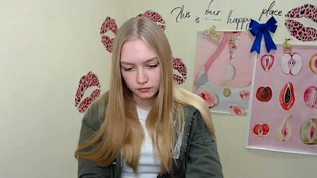 Snapshot of MademoiselleCl chatting on 12.21.24 MademoiselleCl online show from 12.21.24