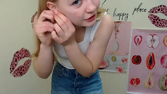 Snapshot of MademoiselleCl chatting on 01.04.25 MademoiselleCl online show from 01.04.25