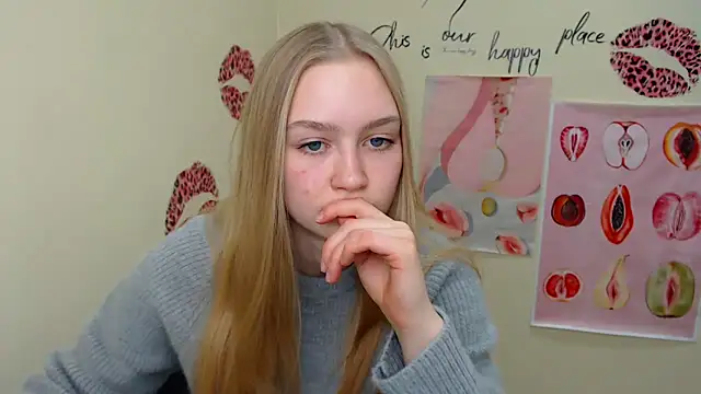 Snapshot of MademoiselleCl chatting on 01.07.25 MademoiselleCl online show from 01.07.25