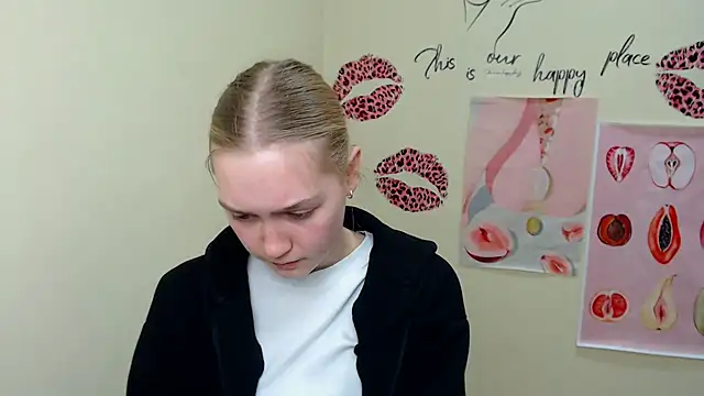 Snapshot of MademoiselleCl chatting on 02.05.25 MademoiselleCl online show from 02.05.25