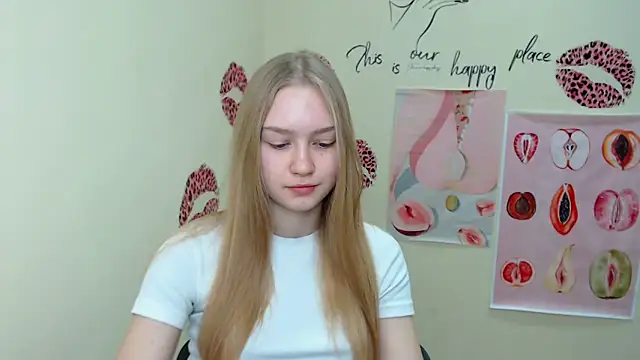 Snapshot of MademoiselleCl chatting on 02.08.25 MademoiselleCl online show from 02.08.25