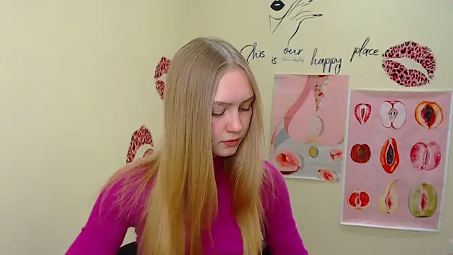 Snapshot of MademoiselleCl chatting on 02.14.25 MademoiselleCl online show from 02.14.25