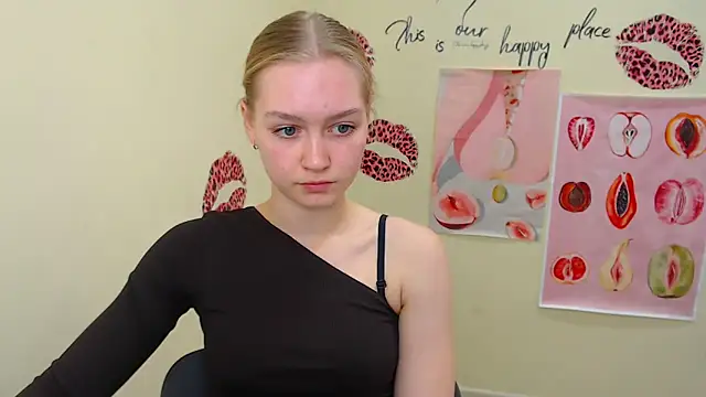 Snapshot of MademoiselleCl chatting on 02.16.25 MademoiselleCl online show from 02.16.25