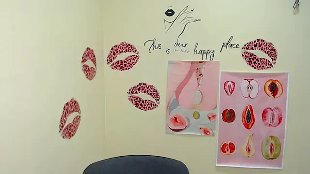 Snapshot of MademoiselleCl chatting on 02.22.25 MademoiselleCl online show from 02.22.25