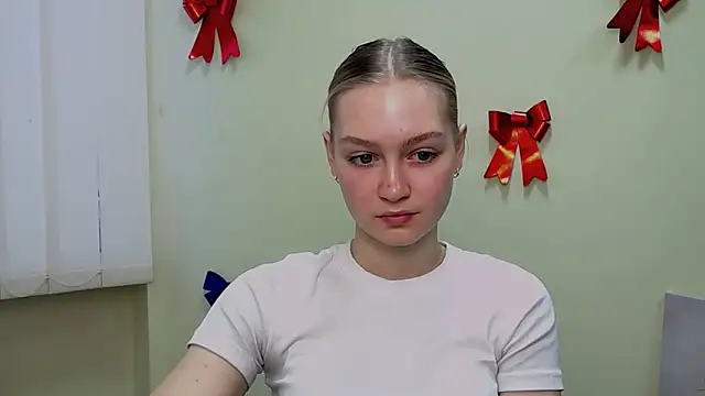 Snapshot of MademoiselleCl chatting on 02.25.25 MademoiselleCl online show from 02.25.25