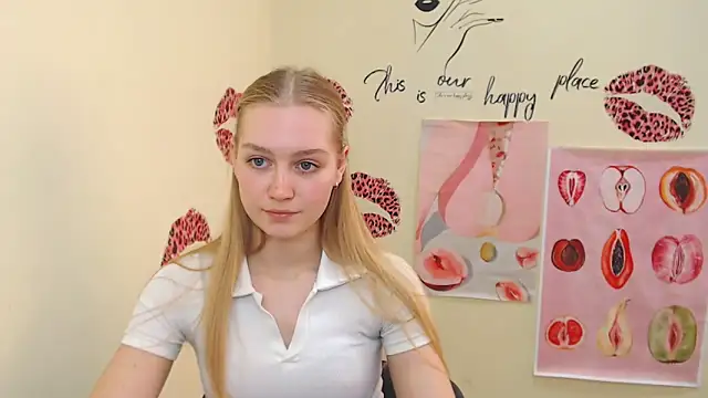 Snapshot of MademoiselleCl chatting on 02.27.25 MademoiselleCl online show from 02.27.25