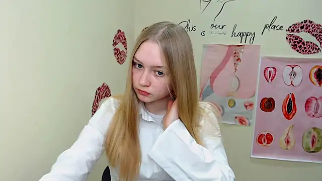 Snapshot of MademoiselleCl chatting on 03.08.25 MademoiselleCl online show from 03.08.25