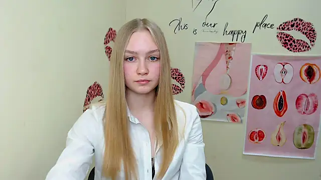 Snapshot of MademoiselleCl chatting on 03.08.25 MademoiselleCl online show from 03.08.25