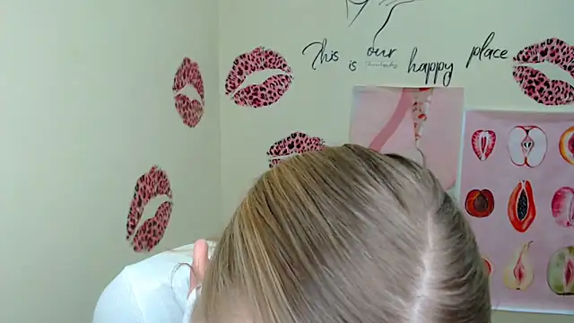 Snapshot of MademoiselleCl chatting on 03.19.25 MademoiselleCl online show from 03.19.25