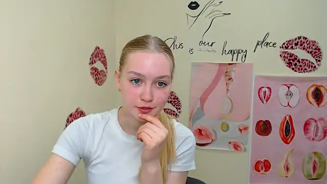 Snapshot of MademoiselleCl chatting on 03.19.25 MademoiselleCl online show from 03.19.25