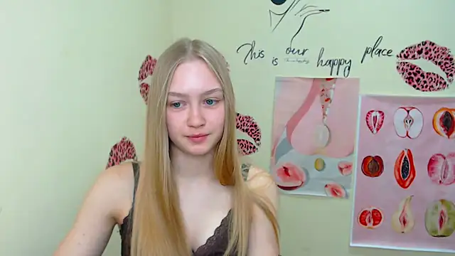 Snapshot of MademoiselleCl chatting on 03.22.25 MademoiselleCl online show from 03.22.25