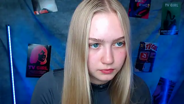 Snapshot of MademoiselleCl chatting on 10.03.25 MademoiselleCl online show from 10.03.25