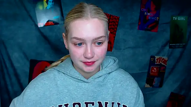 Snapshot of MademoiselleCl chatting on 10.17.25 MademoiselleCl online show from 10.17.25