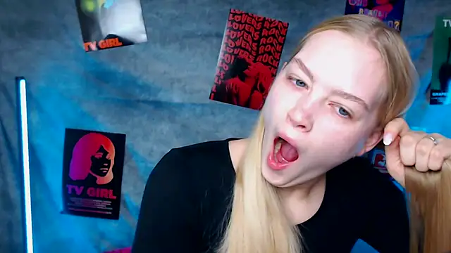 Snapshot of MademoiselleCl chatting on 10.20.25 MademoiselleCl online show from 10.20.25