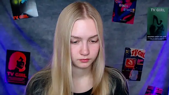 Snapshot of MademoiselleCl chatting on 10.23.25 MademoiselleCl online show from 10.23.25