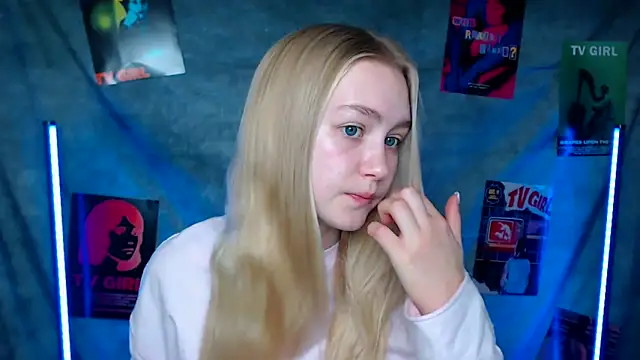 Snapshot of MademoiselleCl chatting on 10.25.25 MademoiselleCl online show from 10.25.25