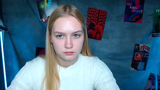 Snapshot of MademoiselleCl chatting on 11.12.25 MademoiselleCl online show from 11.12.25