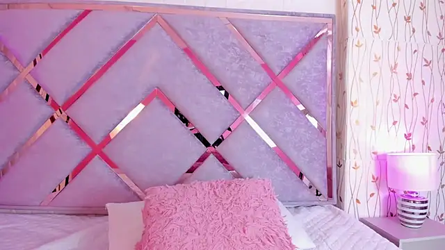  lanna jhonson  online show from 01.31.25