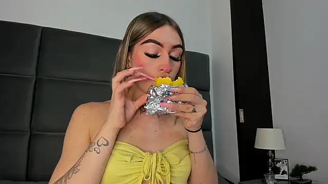 Snapshot of Lizz_Luna chatting on 09.29.25 Lizz Luna online show from 09.29.25