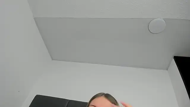 Snapshot of Lizz_Luna chatting on 10.24.25 Lizz Luna online show from 10.24.25